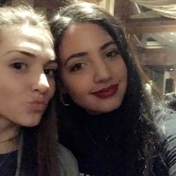 Meet your Posher, Francesca - Picture 2 of 2